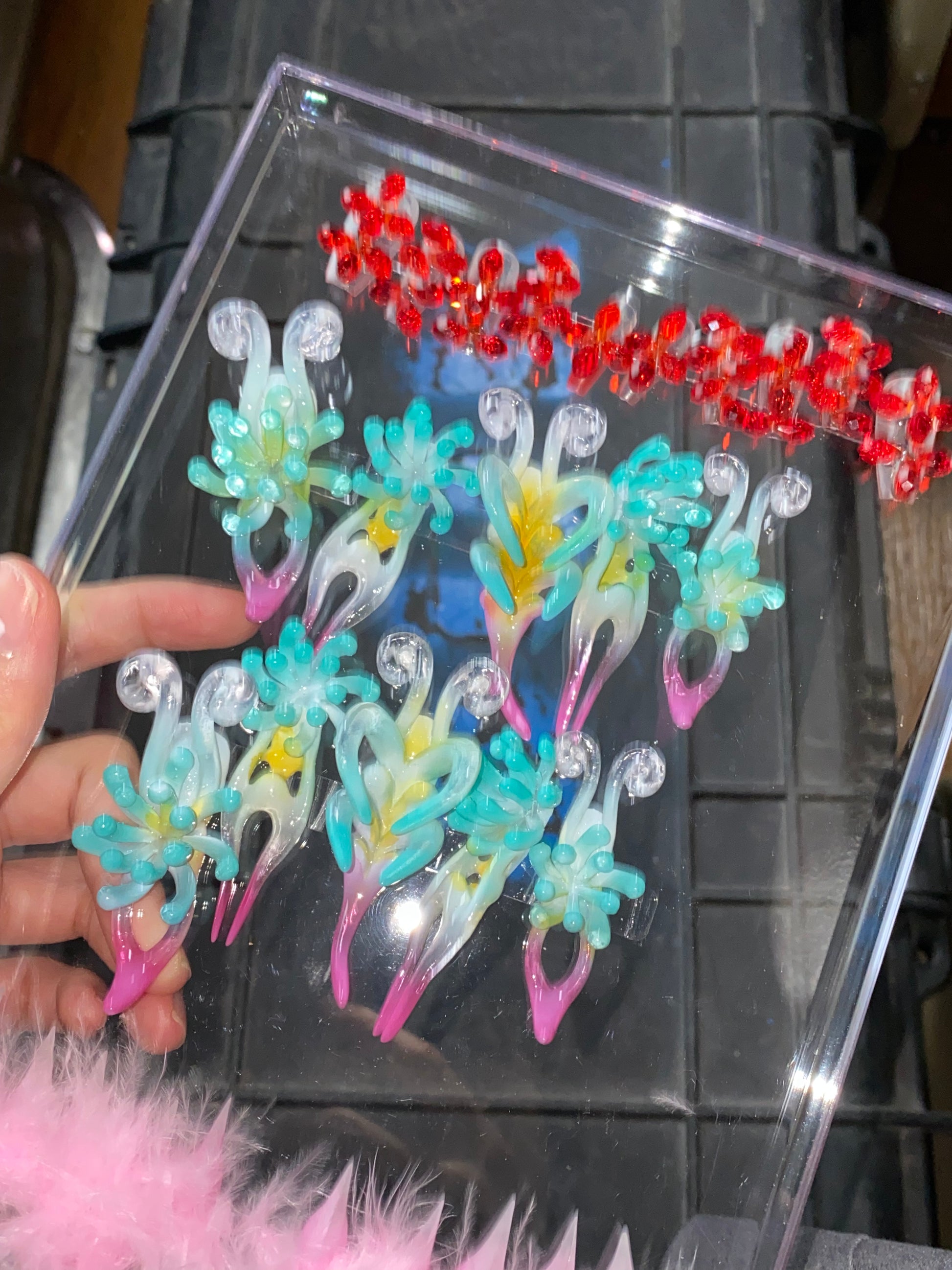 Flower nail art that inspired from coral, nautilus and ocean creatures. Nails are storage in a acrylic box.